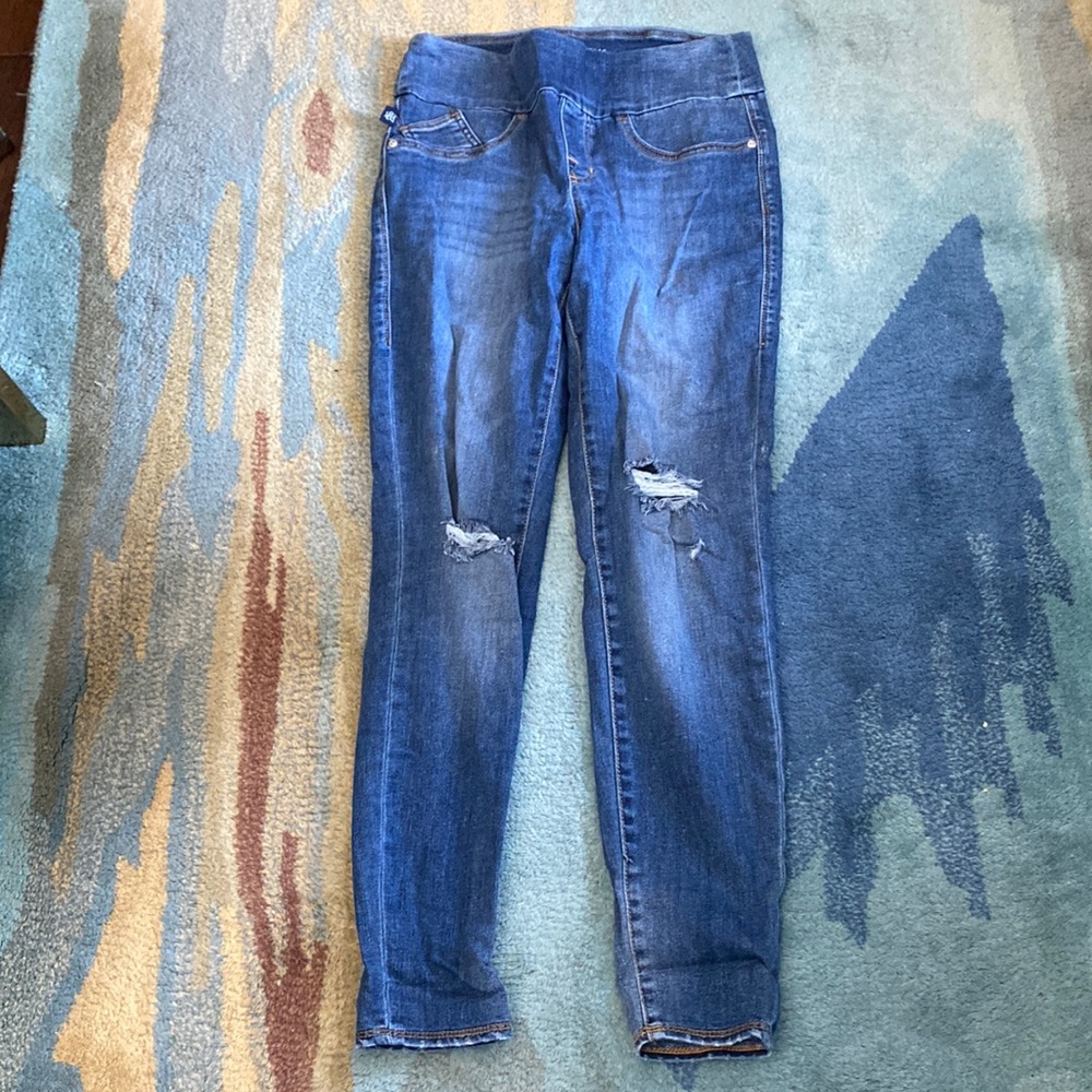 Rock and Republic fever pull on jeans